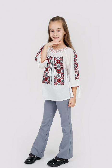 Ie traditionala alba pentru fetite cu motiv floral rosu Sara 02 [4]