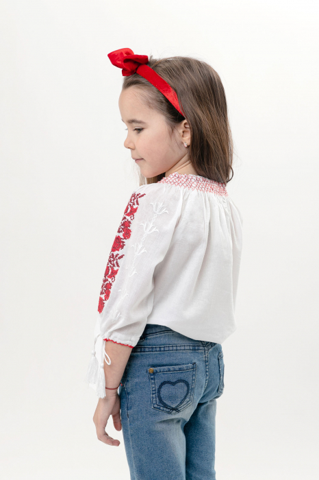 Ie traditionala alba pentru fetite cu motiv floral rosu Selena [3]