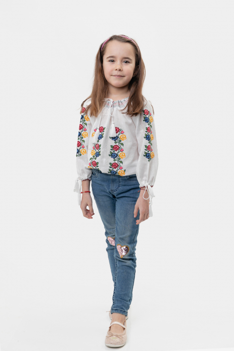 Ie traditionala alba pentru fetite cu motiv floral tricolor Alessia [4]
