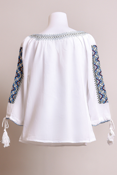 Ie traditionala alba pentru fetite cu motiv geometric albastru Alice [4]