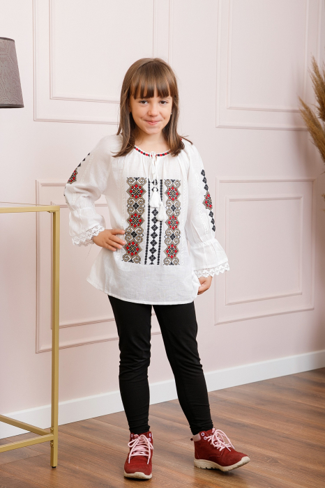 Ie traditionala alba pentru fetite cu motiv geometric multicolor Raluca [4]