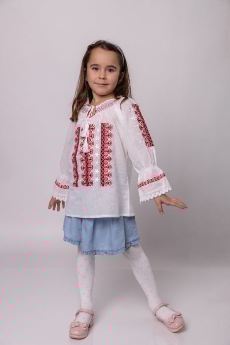 Ie traditionala alba pentru fetite cu motiv geometric rosu Dalia 01 [5]