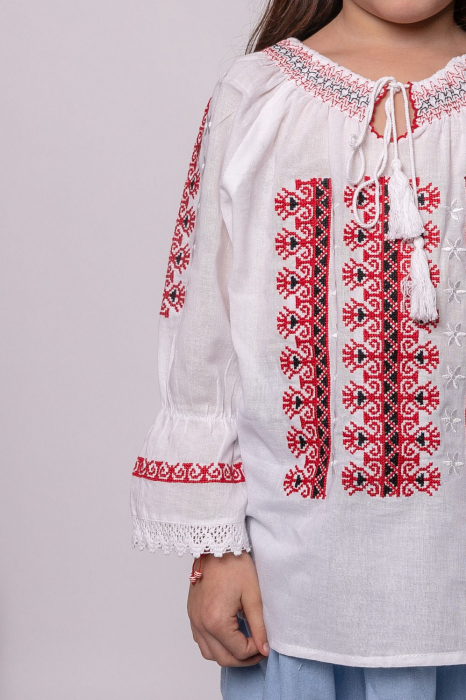 Ie traditionala alba pentru fetite cu motiv geometric rosu Dalia 01 [2]