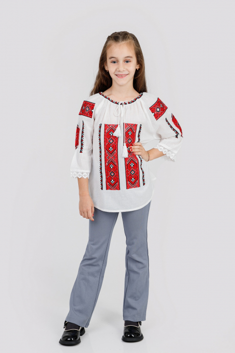 Ie traditionala alba pentru fetite cu motiv geometric rosu Damiana [4]