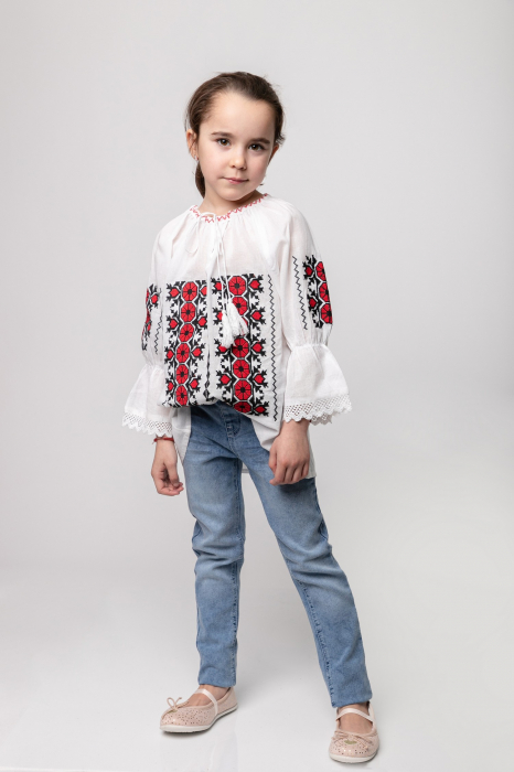 Ie traditionala alba pentru fetite cu motiv geometric rosu Emilia [4]