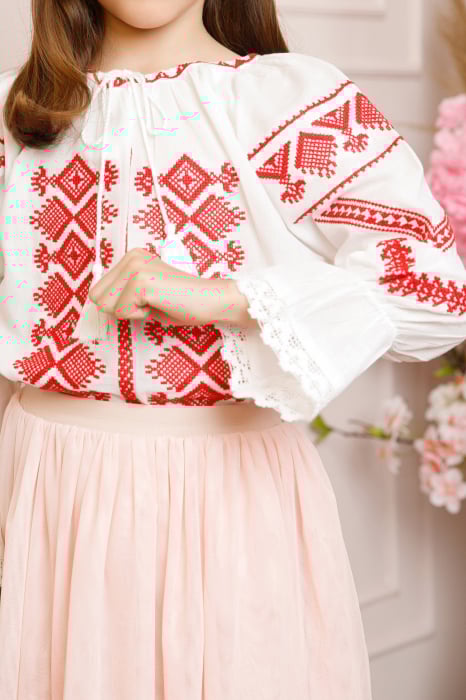 Ie traditionala alba pentru fetite cu motiv geometric rosu Simina [2]