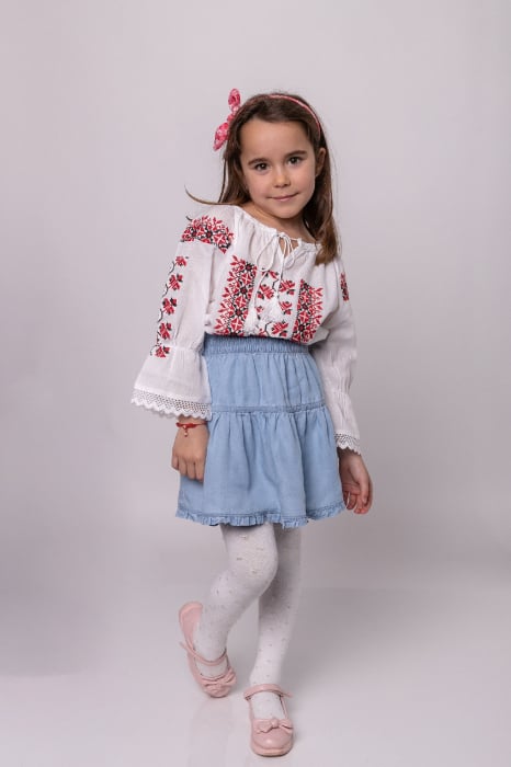 Ie traditionala alba pentru fetite cu motiv geometric rosu Veronica [7]