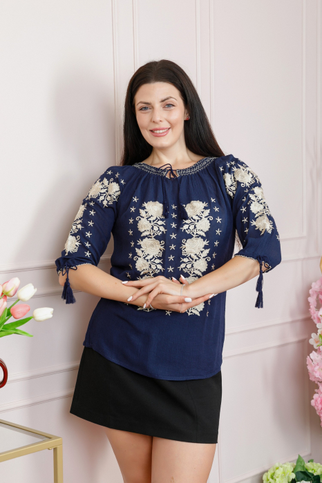 Ie traditionala albastra cu motiv floral auriu Nicola 02 [2]