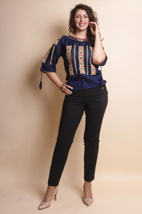 Bluza albastra cu motiv crem Bogdana [4]