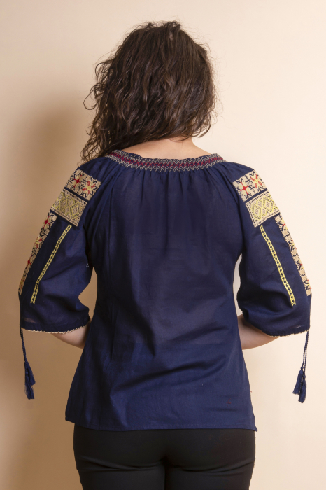 Bluza albastra cu motiv crem Bogdana [3]