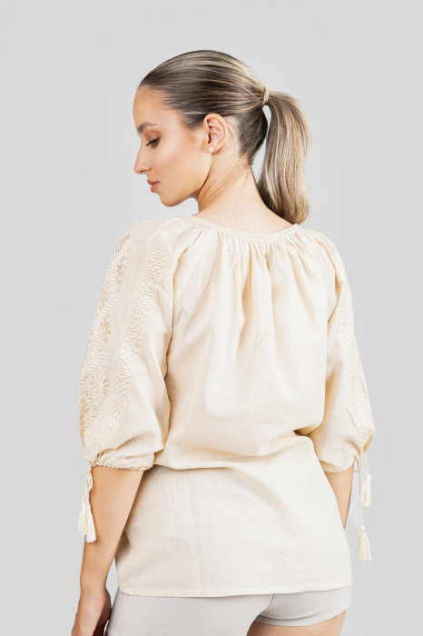 Ie traditionala crem cu motiv floral auriu Codrina 04 [3]