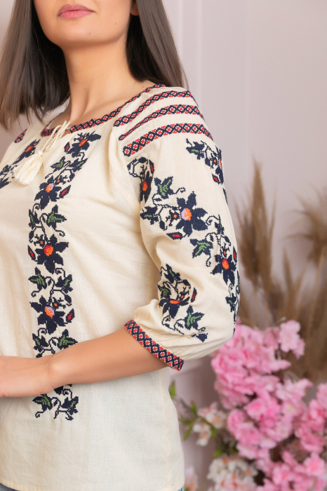 Ie traditionala crem cu motiv floral negru Iunia [2]