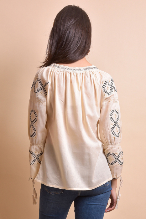 Ie traditionala crem cu motiv geometric auriu Dora [7]