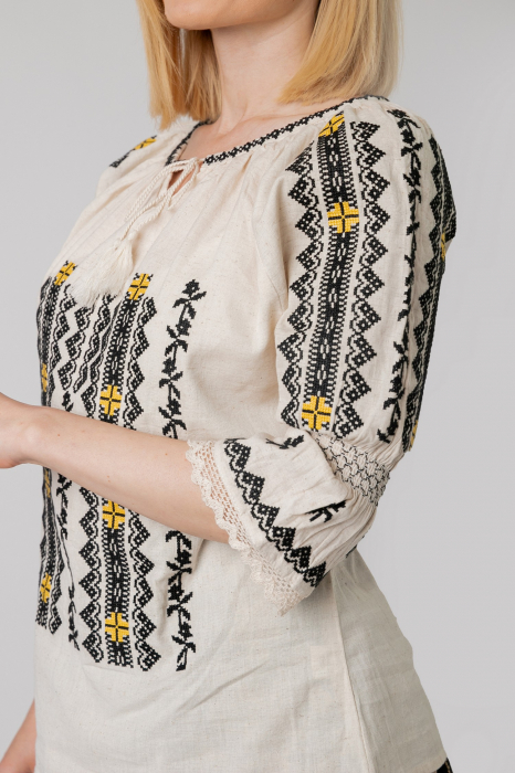 Ie traditionala crem cu motiv geometric negru Dominica 03 [2]