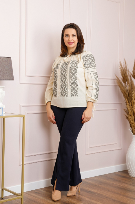 Ie traditionala crem cu motiv geometric negru Marieta [4]