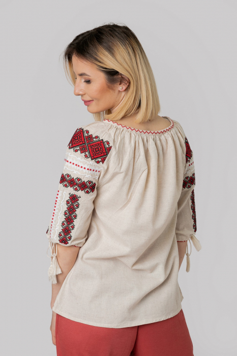 Ie traditionala crem cu motiv geometric rosu Amina [3]