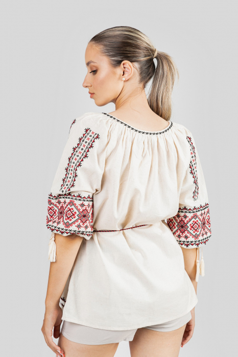 Ie traditionala crem cu motiv geometric rosu Nina [3]