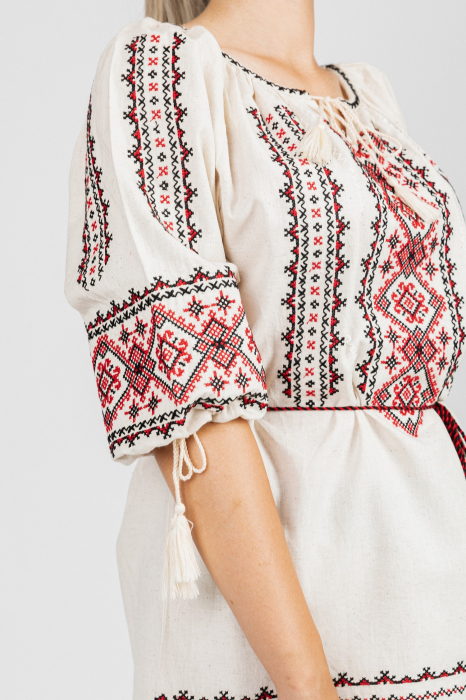 Ie traditionala crem cu motiv geometric rosu Nina [2]