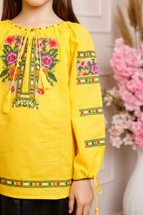 Ie traditionala galbena pentru fetite cu motiv floral multicolor Olivia 02 [2]