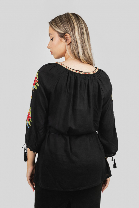 Ie traditionala neagra cu motiv floral multicolor Beatrice 02 [3]
