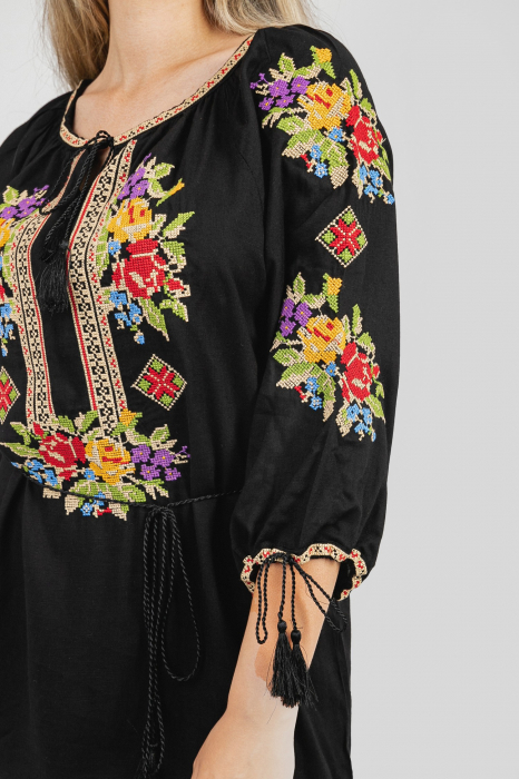 Ie traditionala neagra cu motiv floral multicolor Beatrice 02 [2]