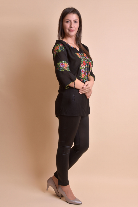 Bluza neagra cu motiv multicolor Ela 02 [8]
