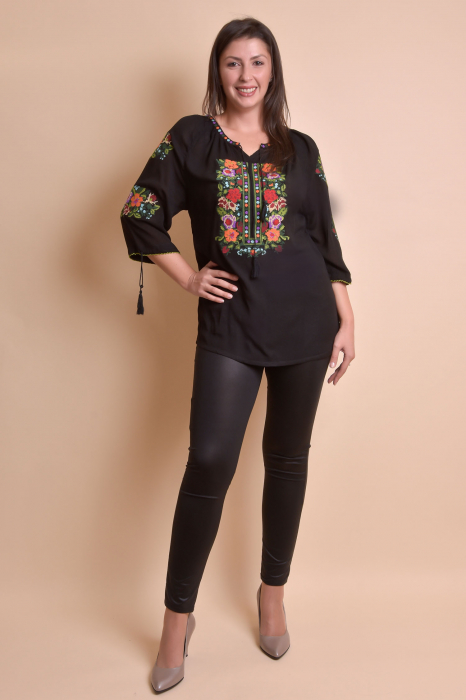 Bluza neagra cu motiv multicolor Ela 02 [10]