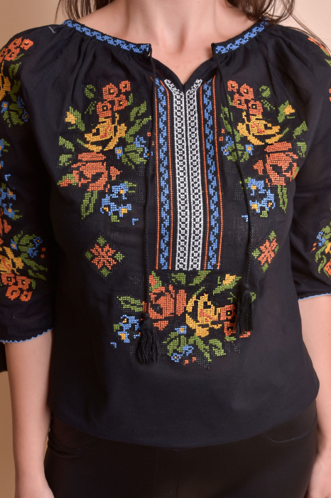 Bluza neagra cu motiv multicolor Gina 02 [8]