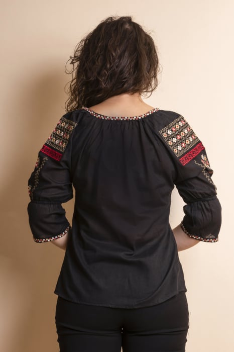 Ie traditionala neagra cu motiv floral multicolor Romanita 02 [3]