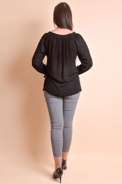 Ie traditionala neagra cu motiv floral negru Codrina 08 [7]