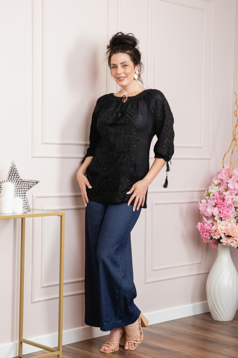 Ie traditionala neagra cu motiv floral negru Zamfira - maneca scurta [4]