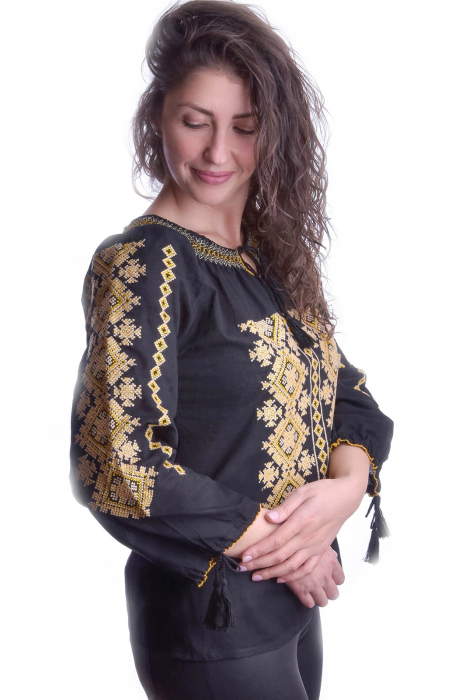 Ie traditionala neagra cu motiv geometric auriu Greta 01 [2]