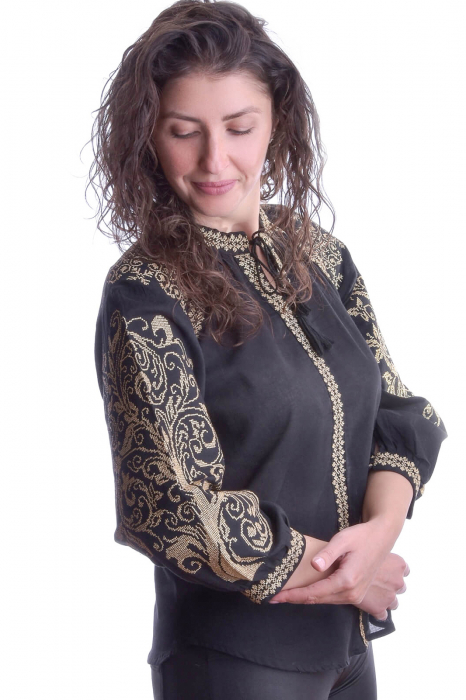 Bluza neagra cu motiv auriu Tereza [2]