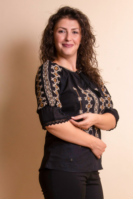 Bluza neagra cu motiv crem Georgeta [4]