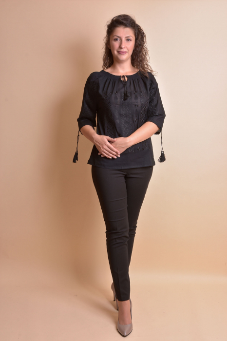 Ie traditionala neagra cu motiv geometric negru Rebeca [6]