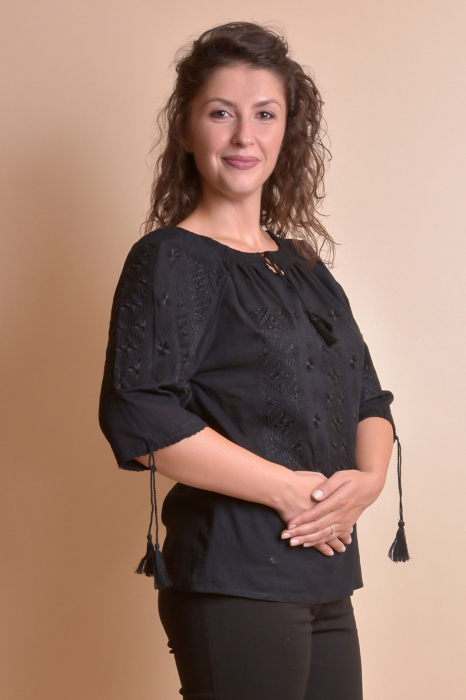 Ie traditionala neagra cu motiv geometric negru Rebeca [3]