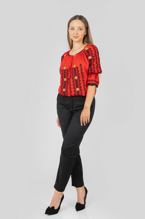 Ie traditionala rosie cu motiv geometric negru Dominica 04 [4]