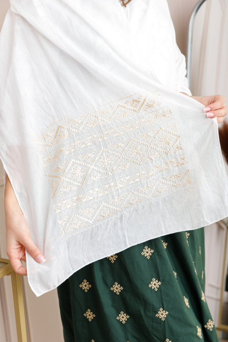 Marama traditionala alba cu broderie florala aurie Eliza [2]