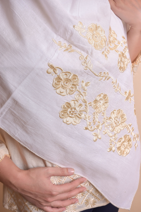 Marama traditionala alba cu broderie florala aurie Flavia [2]