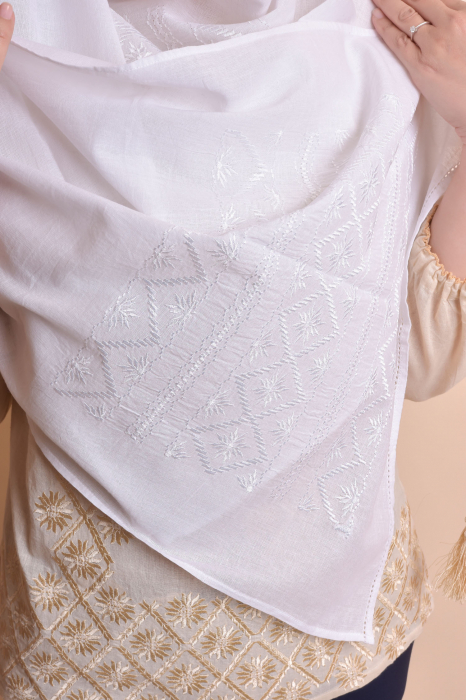 Marama traditionala alba cu broderie geometrica alba Bianca [3]