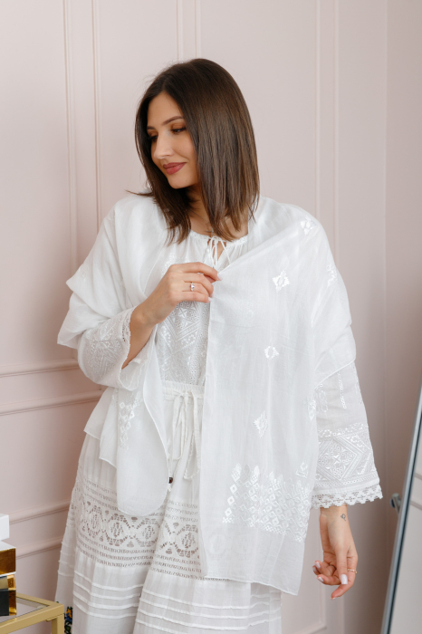 Marama traditionala alba cu broderie geometrica alba Melania 02 [3]