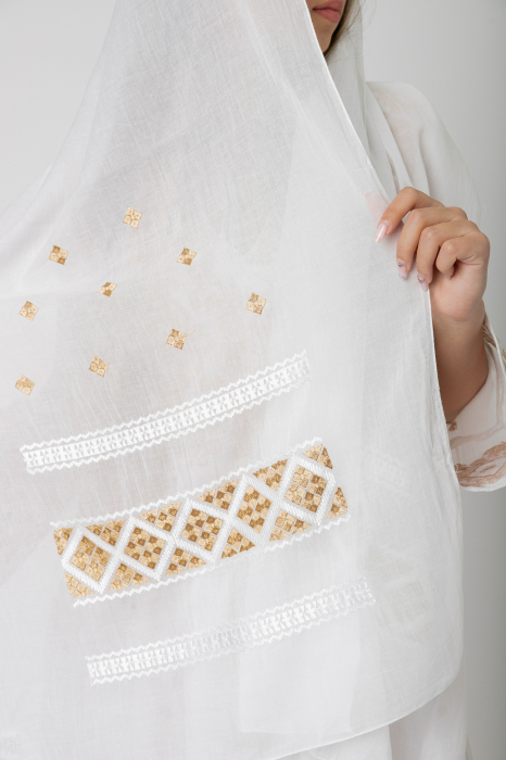 Marama traditionala alba cu broderie geometrica aurie Aurelia [3]
