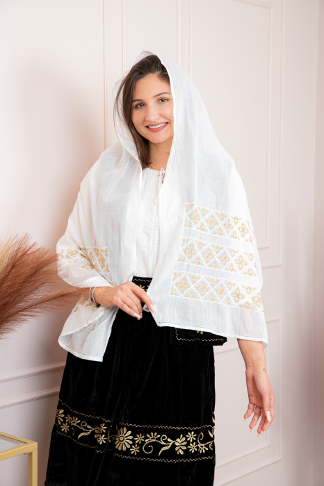 Marama traditionala alba cu broderie geometrica aurie Flavia [3]