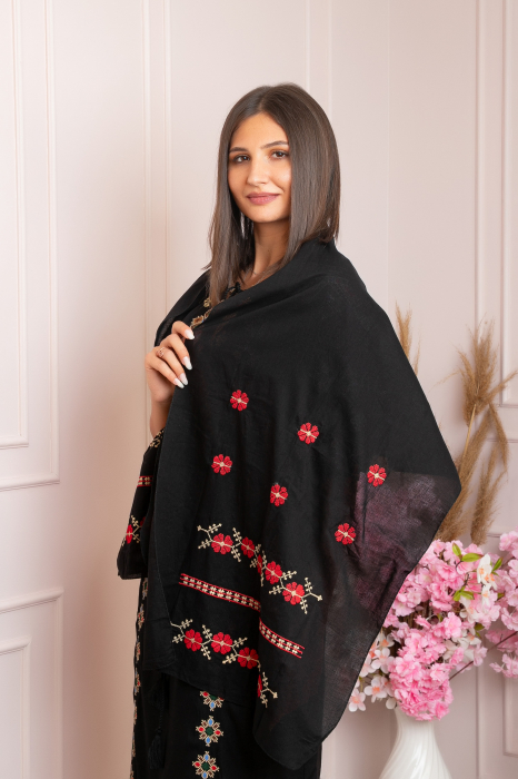 Marama traditionala neagra cu broderie florala rosie Amina 01 [3]
