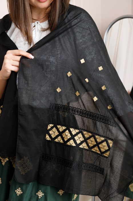 Marama traditionala neagra cu broderie geometrica aurie Ancuta 03 [2]