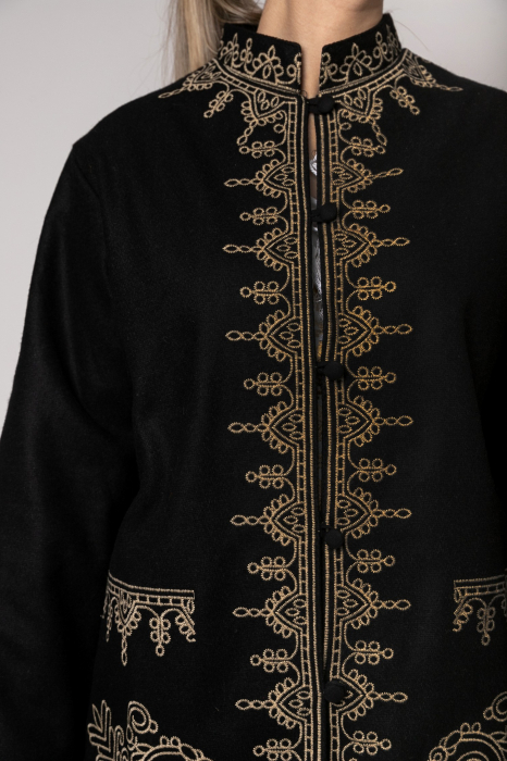Palton traditional negru cu broderie florala crem Carmen [2]