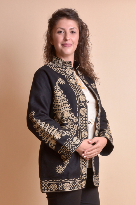 Palton traditional negru cu broderie florala crem Doina [4]