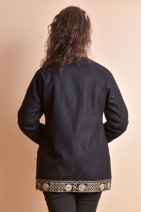 Palton traditional negru cu broderie florala crem Doina [7]