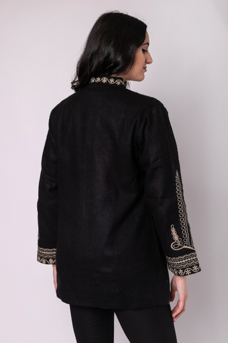Palton traditional negru cu broderie florala crem Emilia [5]