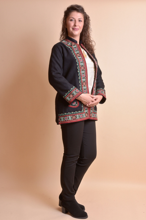 Palton traditional negru cu broderie florala multicolora Livia [6]